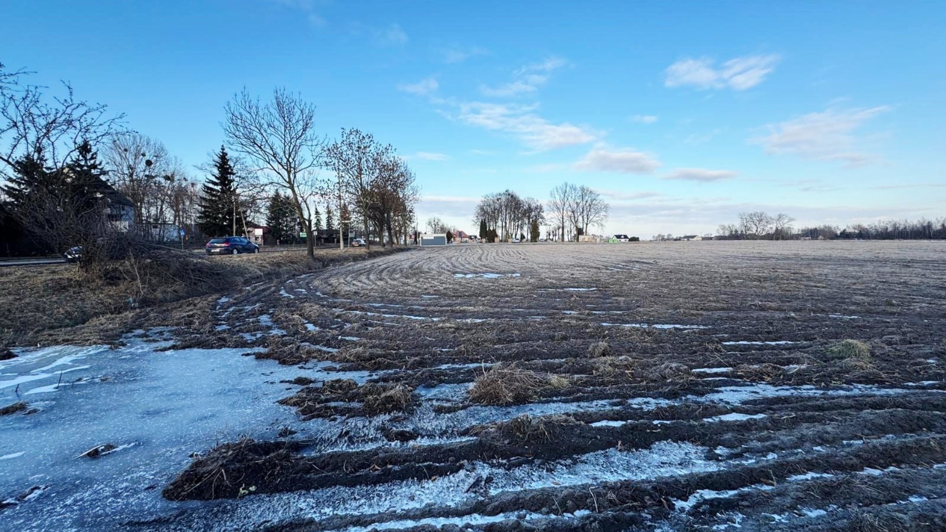 Działka na sprzedaż