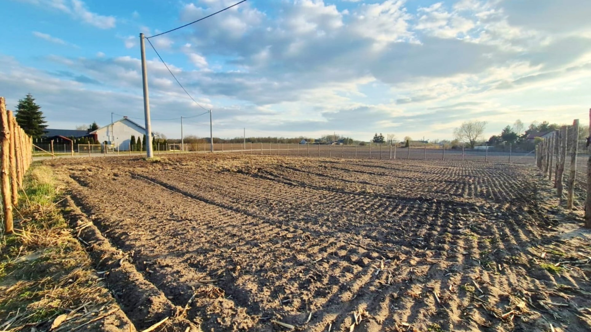 Działka na sprzedaż